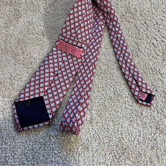 Men’s Vineyard Vines red whale patterned pure silk tie - Picture 2 of 5